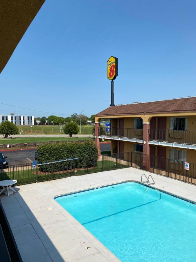 Super 8 By Wyndham Midwest City Ok Buitenkant foto
