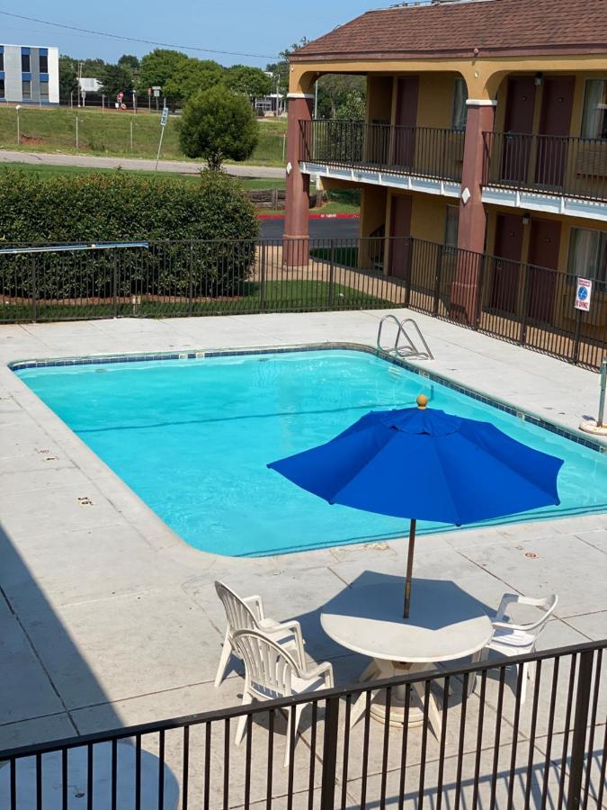Super 8 By Wyndham Midwest City Ok Buitenkant foto