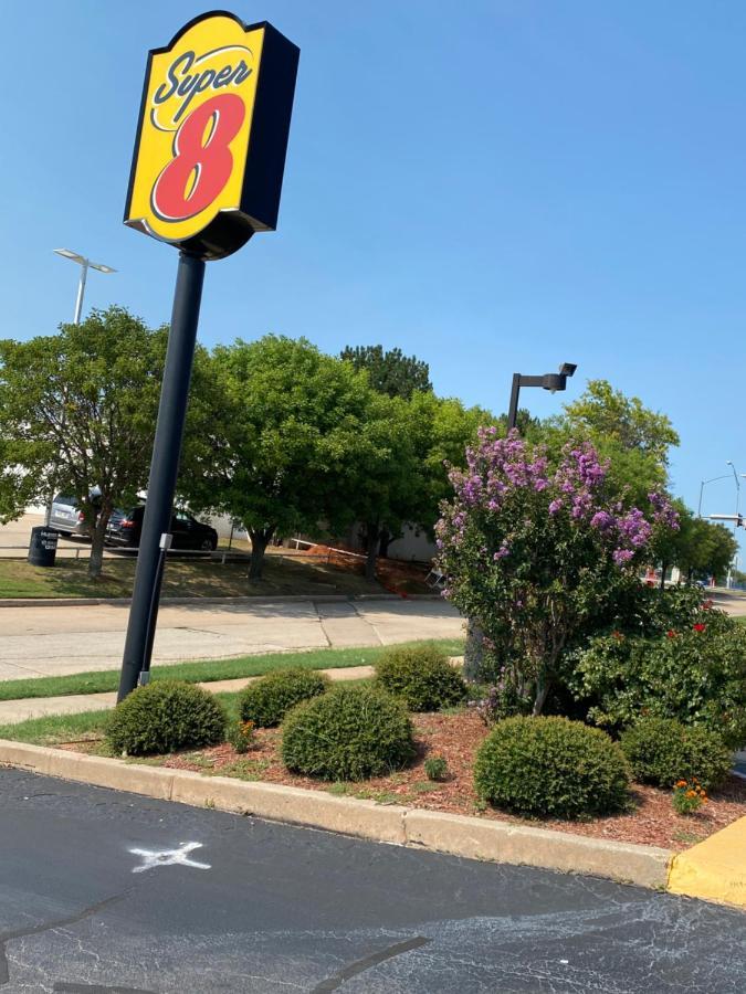 Super 8 By Wyndham Midwest City Ok Buitenkant foto
