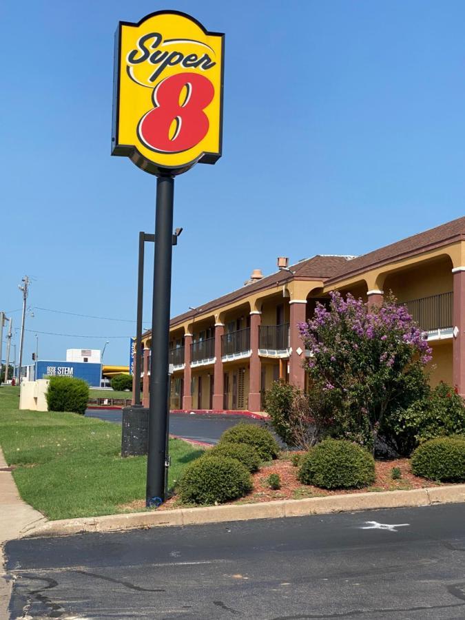 Super 8 By Wyndham Midwest City Ok Buitenkant foto