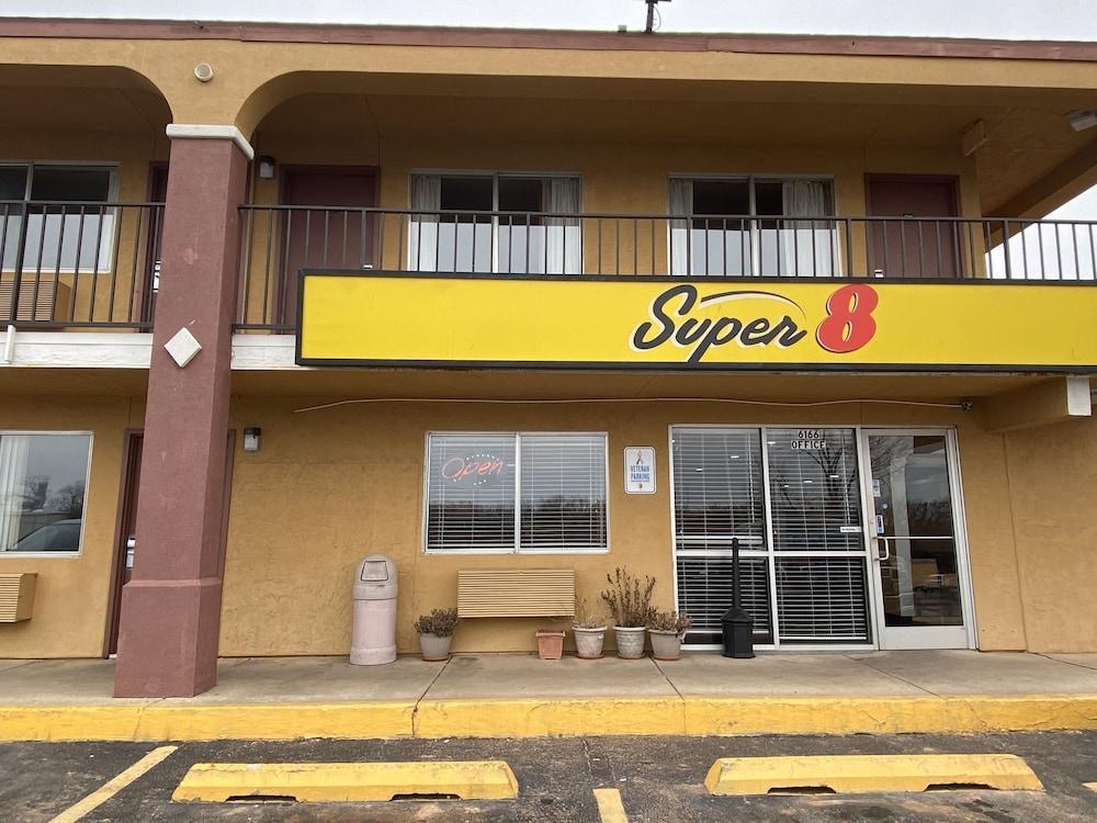 Super 8 By Wyndham Midwest City Ok Buitenkant foto