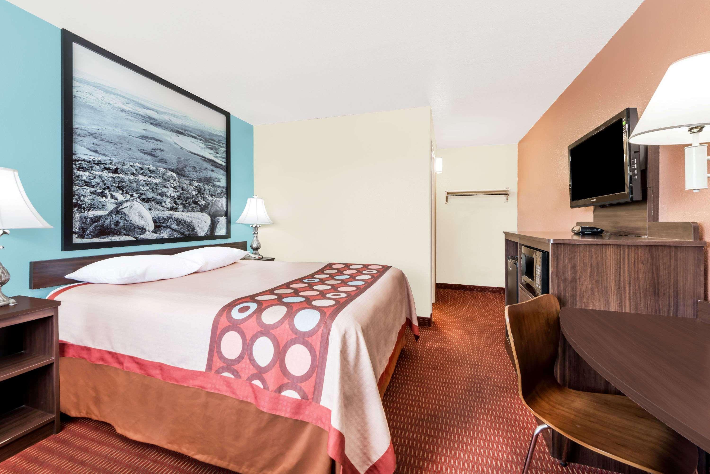 Super 8 By Wyndham Midwest City Ok Buitenkant foto