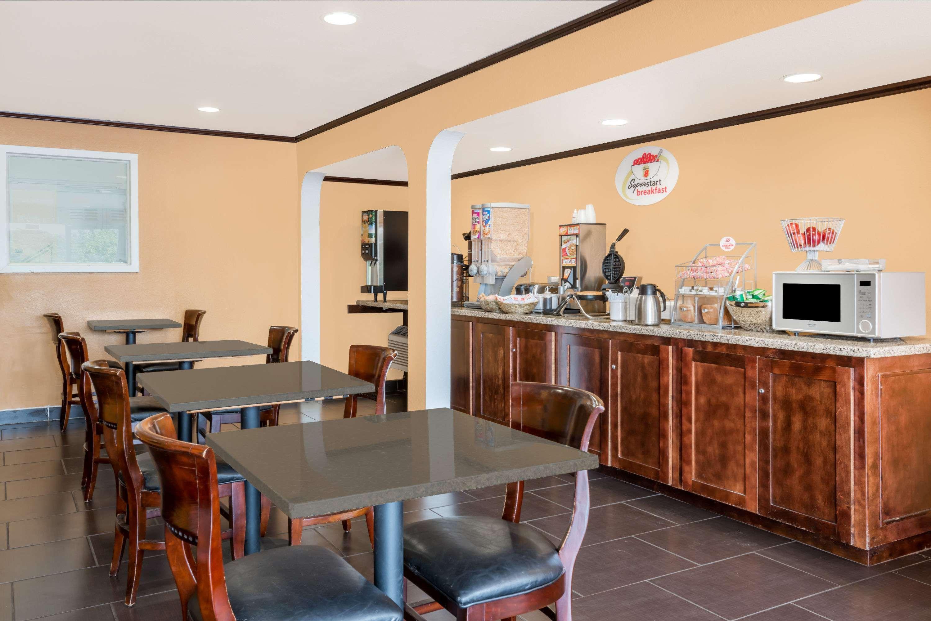 Super 8 By Wyndham Midwest City Ok Buitenkant foto