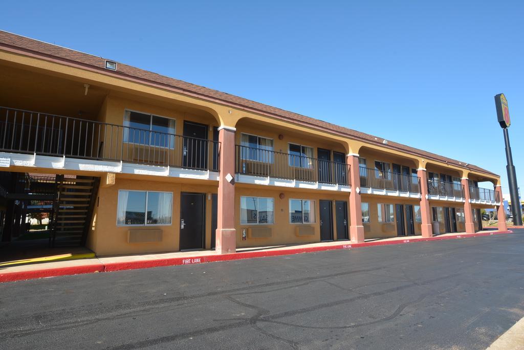 Super 8 By Wyndham Midwest City Ok Buitenkant foto