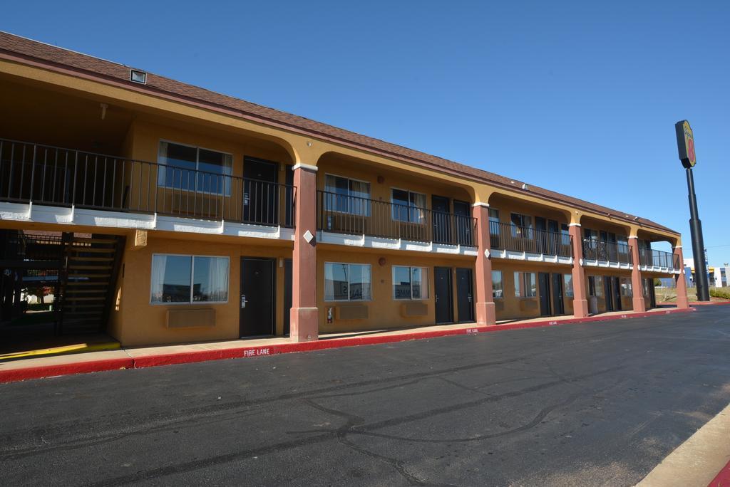 Super 8 By Wyndham Midwest City Ok Buitenkant foto