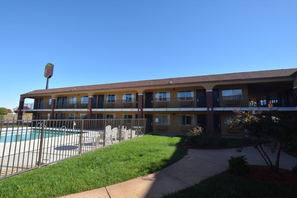 Super 8 By Wyndham Midwest City Ok Buitenkant foto