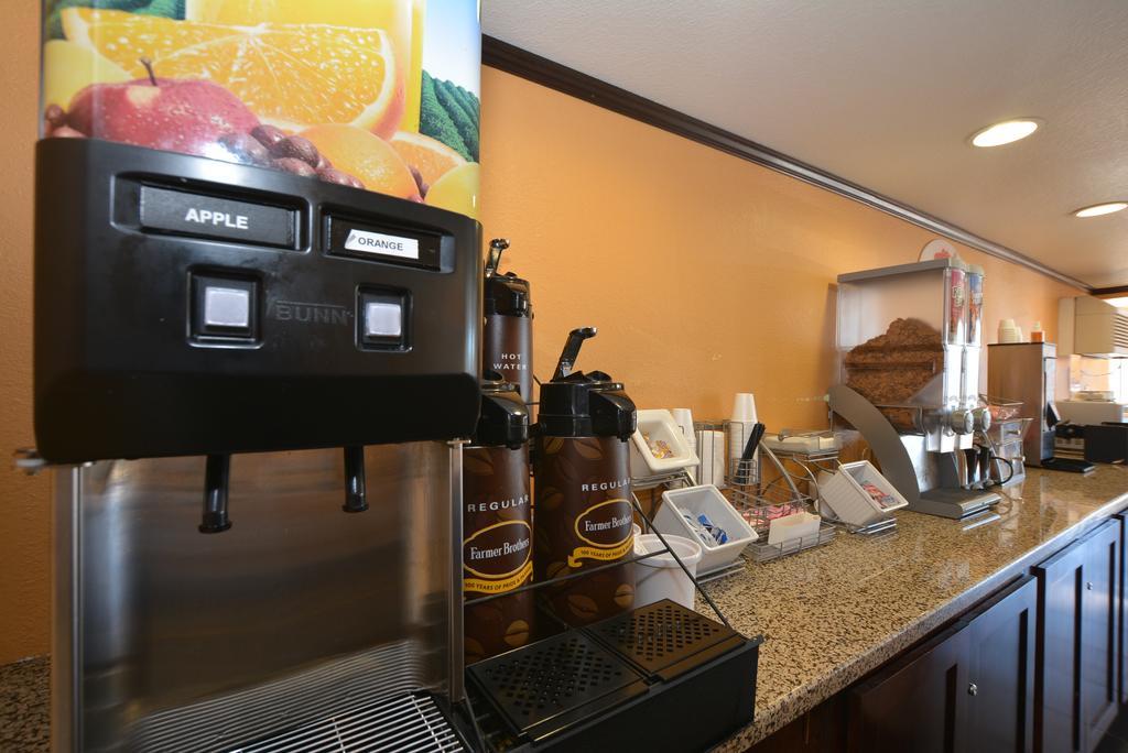 Super 8 By Wyndham Midwest City Ok Buitenkant foto